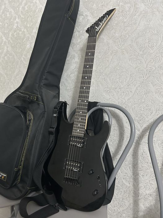 Продается гитара и усилитель, есть почти всё