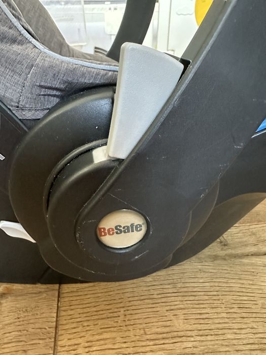 Столче за кола с база Besafe Izi go Modular