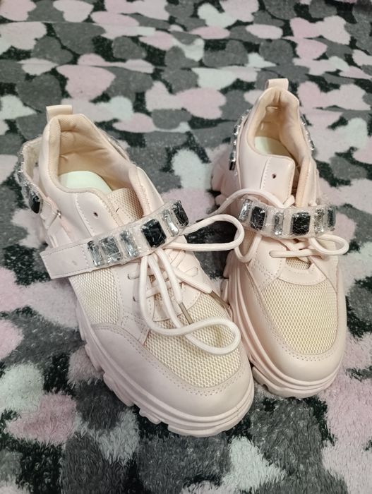 Продам кроссовки