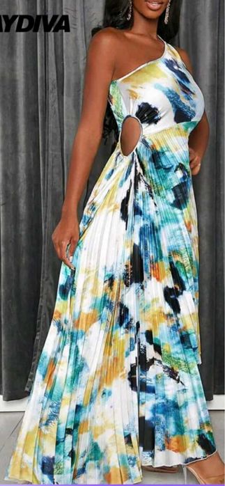 Продавам рокля размер м , роклята е нова