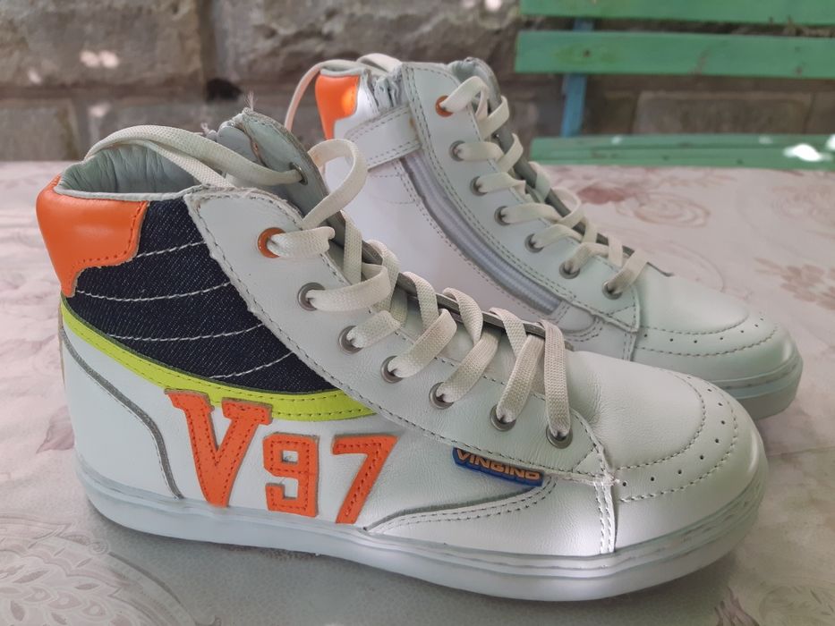 Продавам маркови детски кецове VINGINO 97