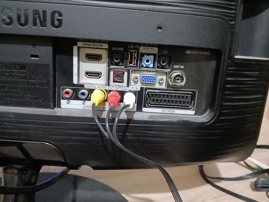 Продавам телевизор Samsung B2230HD  TV TUNER 21 ,5 incha