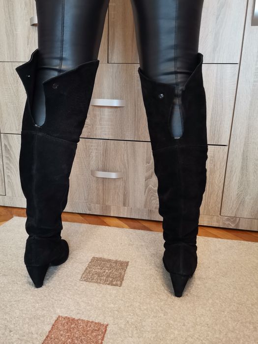 Vând cizme piele damă - model Muschetar. Măr. 39.