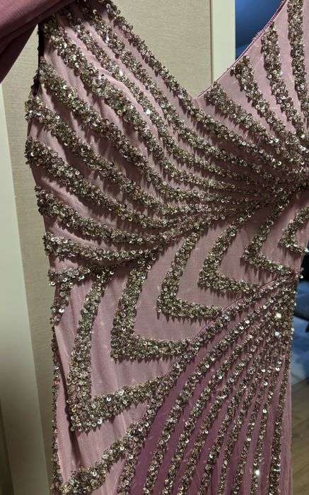 Платье с камнями, блестящее