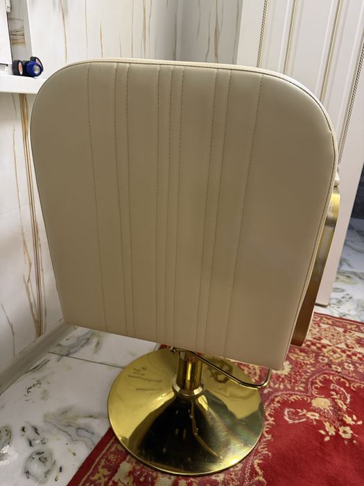 Парикмахерское кресло