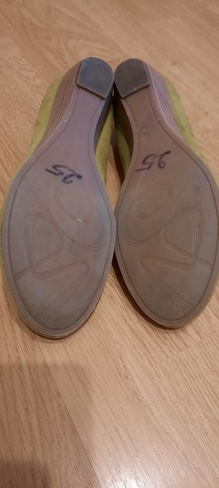 Pantofi de piele intoarsa