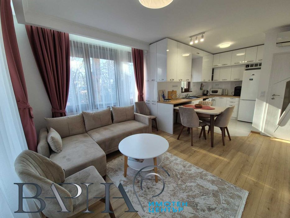 Дава се под наем Двустаен апартамент в к.к. Св.Св. Константин и Елена - 60 кв.м за 548.25 € - Снимка #1