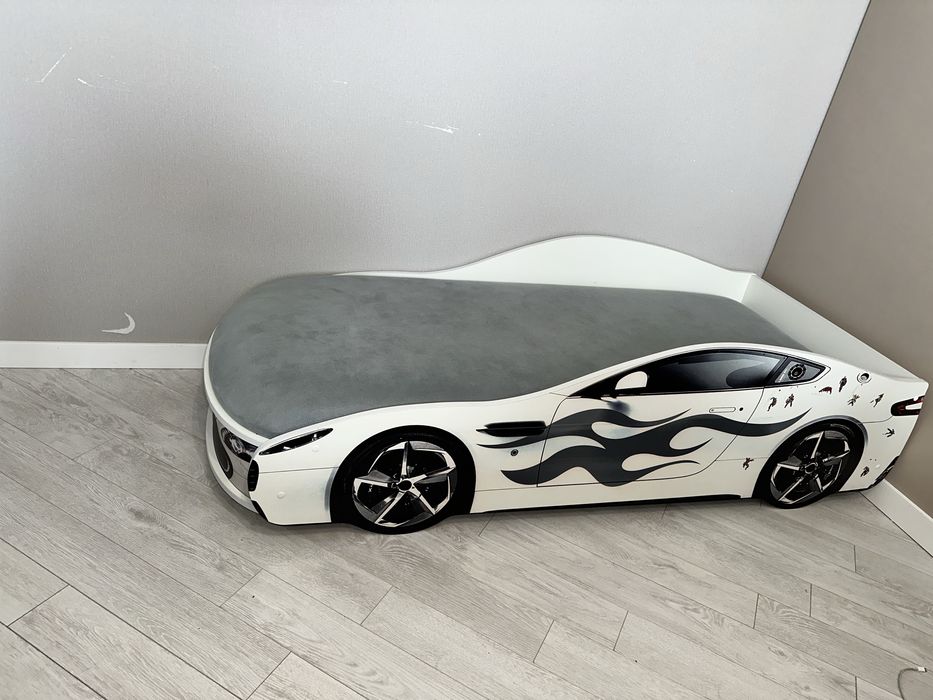 Продам машинка кровать