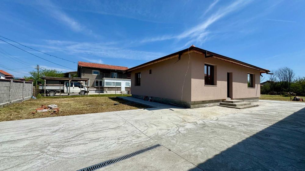 Нова едноетажна къща в с. Еленино | 96 кв.м. | 3 спални | Двор 1000 кв.м
