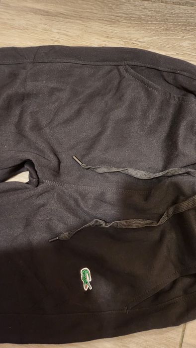 Vand pantaloni lacoste noi cu eticheta