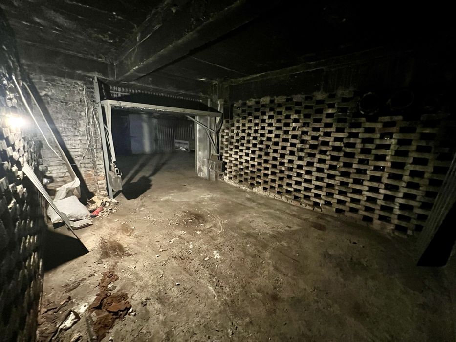 Garaj 18mp langa piata Dacia - apa, canalizare, lumina