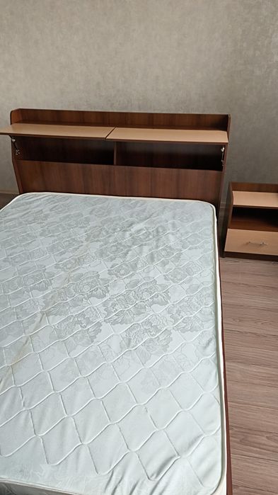 двухспальная кровать