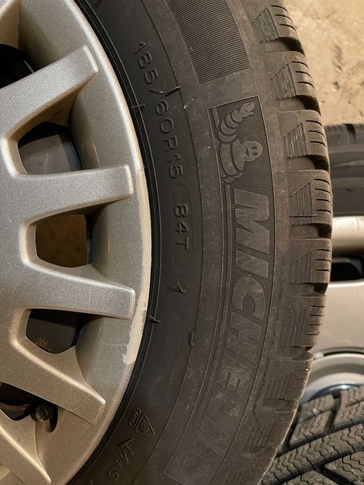 Продавам железни джанти с гуми Michelin Alpin зимни 185/60/15 , 5х100.
