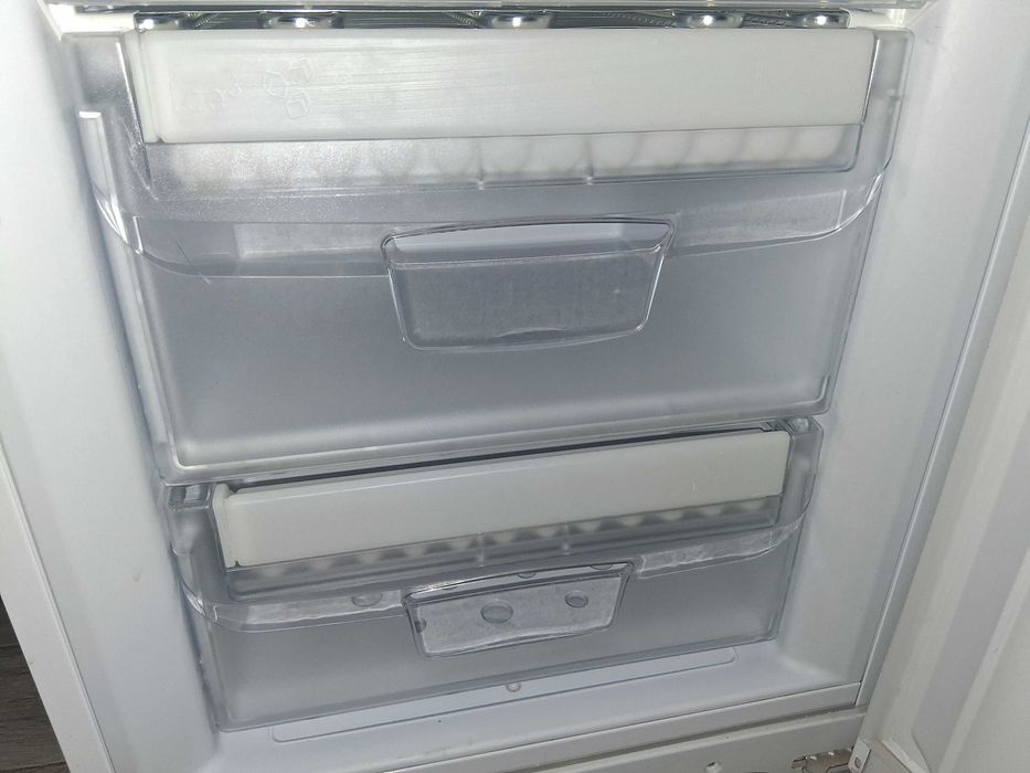 Хладилник с фризер Indesit за ползване,ремонт