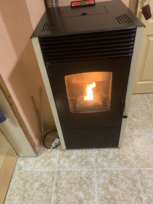 Суха пелетна камина 8kw