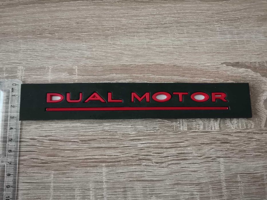 Tesla Dual Motor червен надпис
