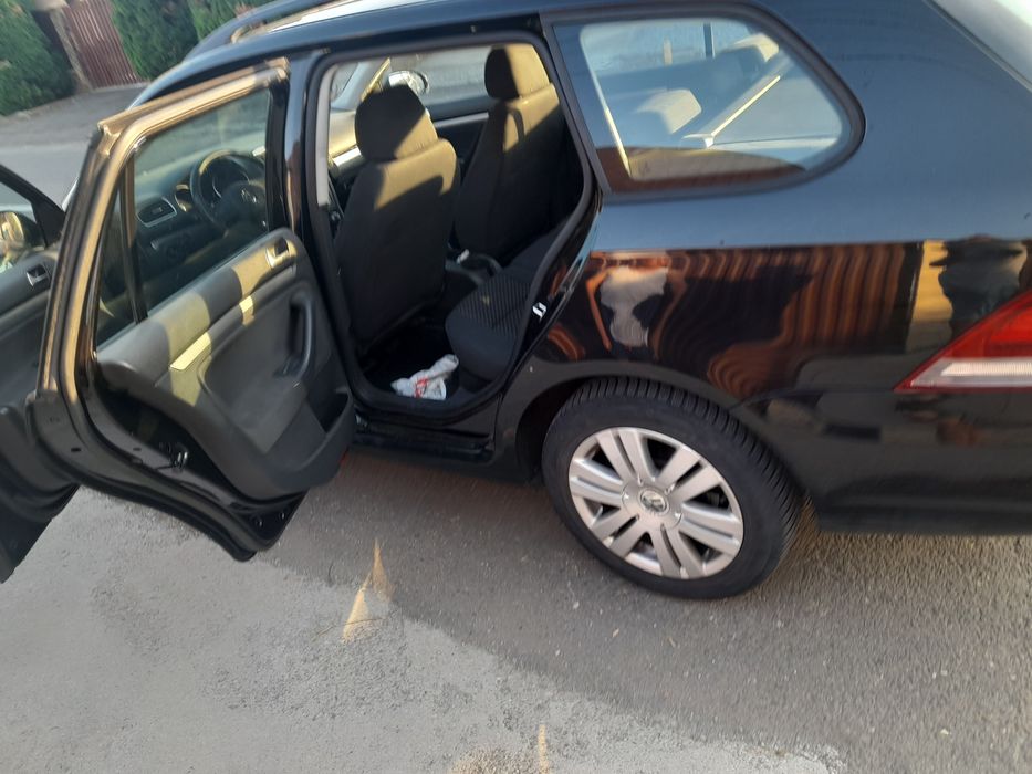 Vând Volkswagen 6 combi ,2010