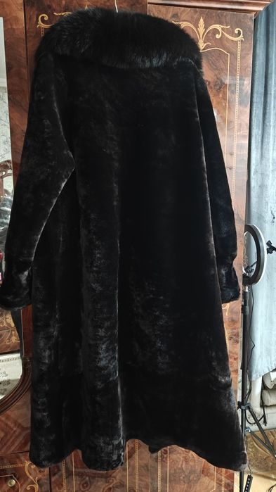 Шуба мутон, воротник чернобурка