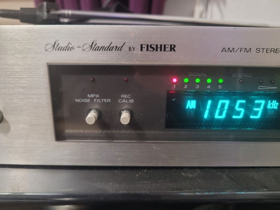 Vând tuner Fisher