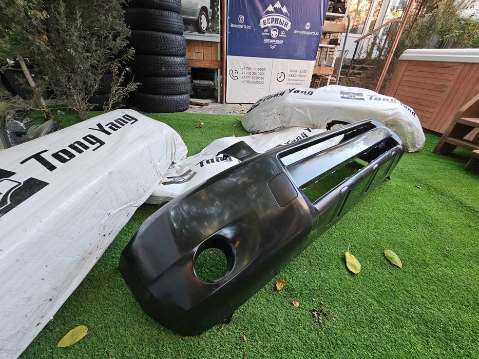 Бампер передний Toyota RAV4 2006