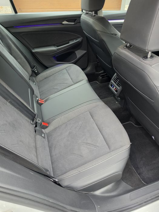 Vând Wolkswagen Golf 8