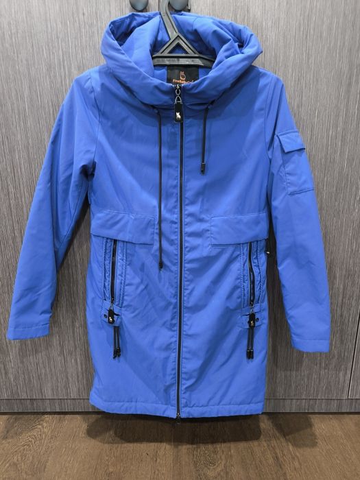 Продам верхнюю женскую одежду