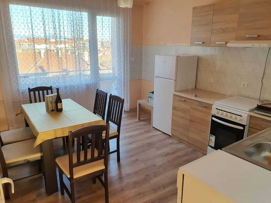 Прекрасен Тристаен ап Медицинска академия