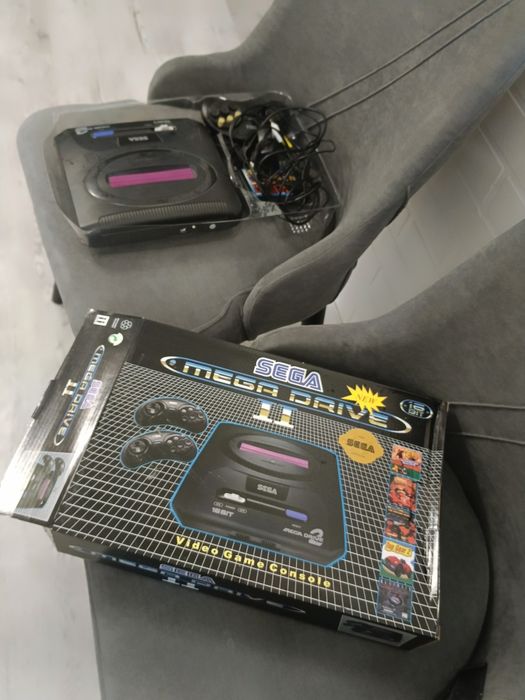 Продам игровую приставку SEGA