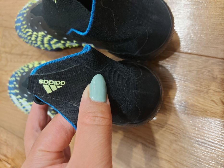 Продам профессиональные кроссовки для футбола