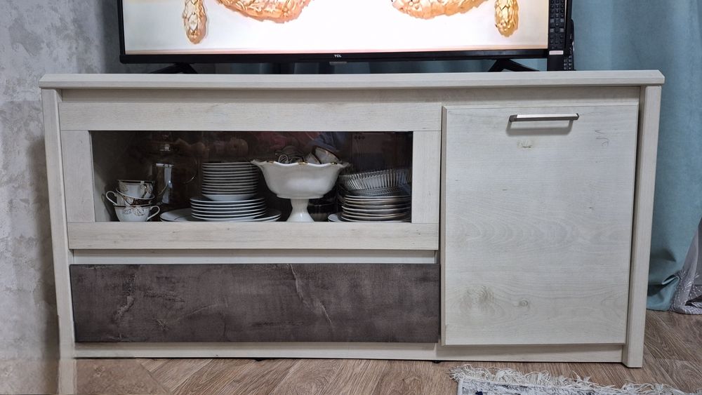 Продам тумбу под телевизор Б/У.