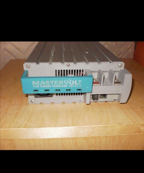 Inverter profesional 12v dc-220 v/ac-500 v continuu - Finlanda NOU

În