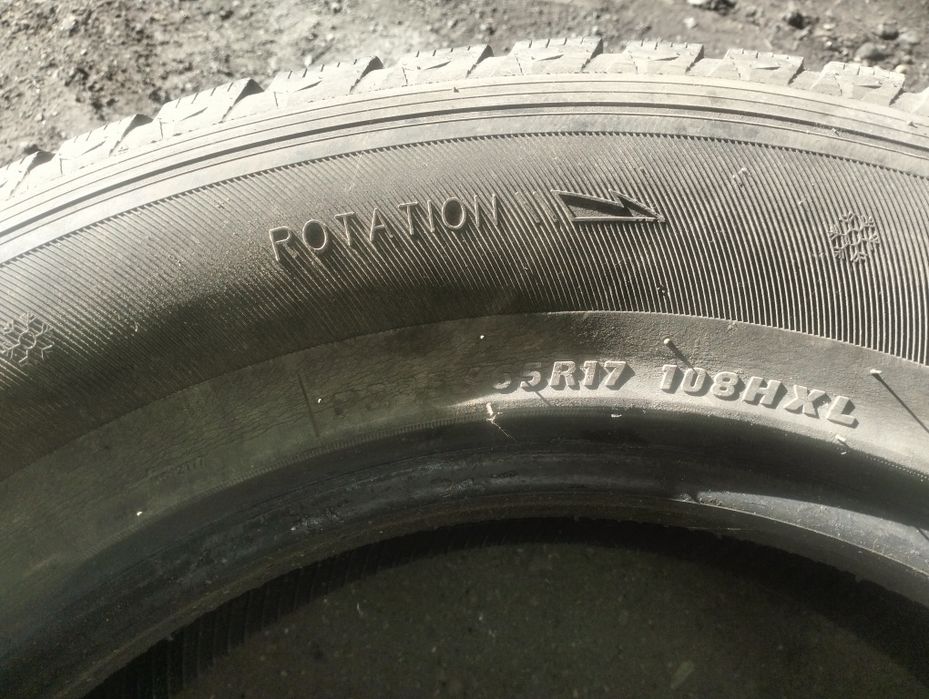 Продам зимние шины 17 235/65
