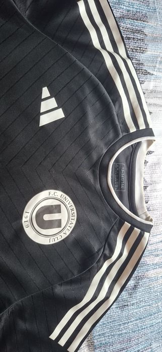 Tricou original adidas , nou fară etichetă.
