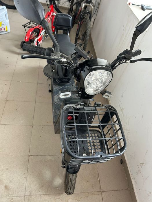 Продается скутер ск8