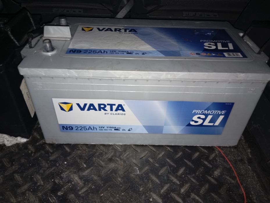 Baterie Varta 225 amperi An 2025 luna 9-a stare perfecta