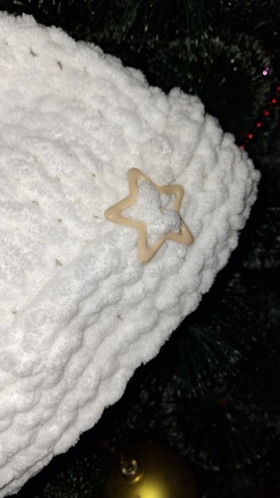 Вязаная шапка ручной работы (женская)