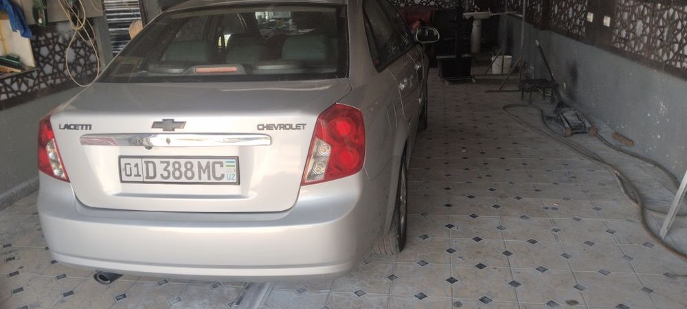 Лассети 1.8 Автомат 2009