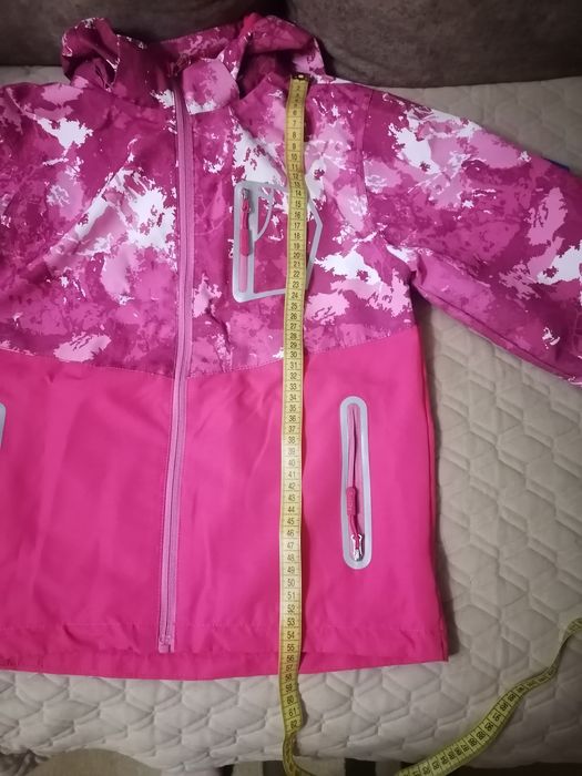 Продам ветровку для девочки