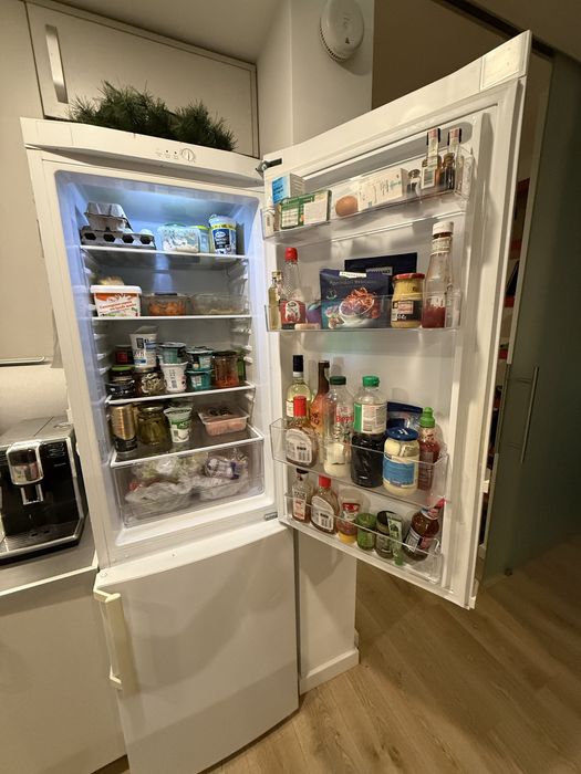 Хладилник с фризер Samsung височина 200см