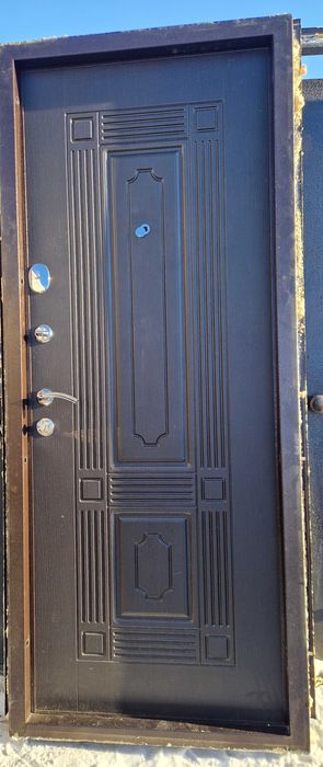 Продам входную дверь