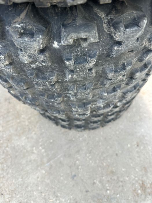 Гуми maxxis razr2