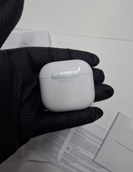AirPods 4 cu ANC
