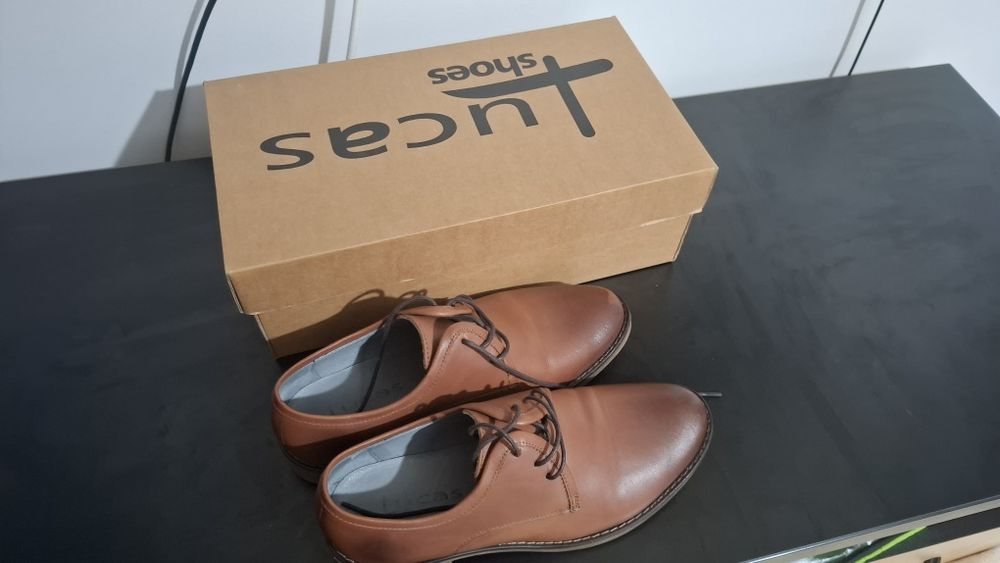 Pantofi de piele