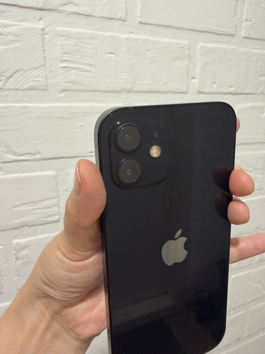 Продам Iphone 12