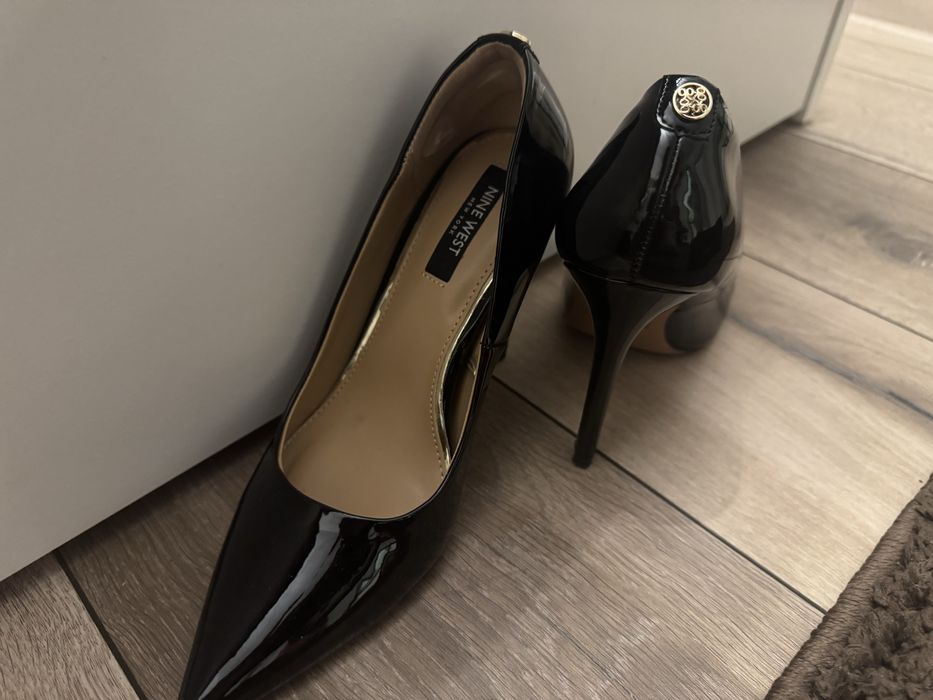 Обувки на висок ток