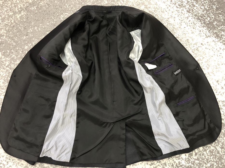 Vând costum negru elegant