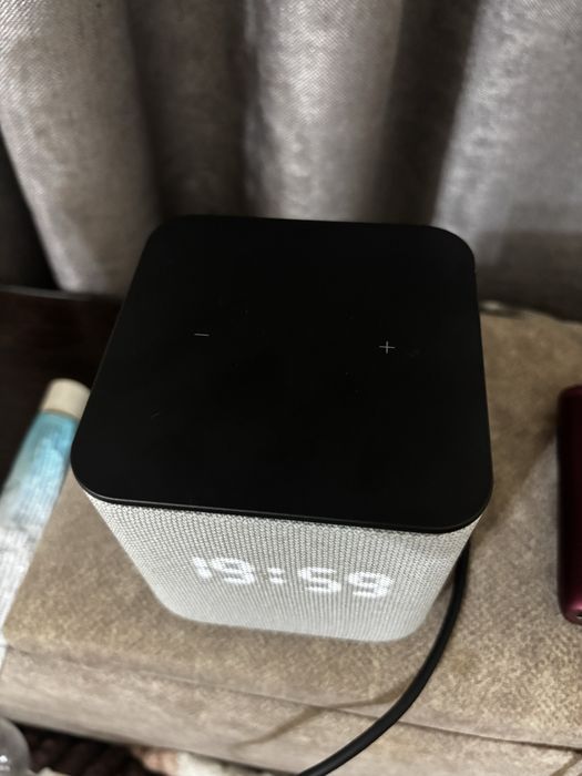 Яндекс станция Алиса миди.