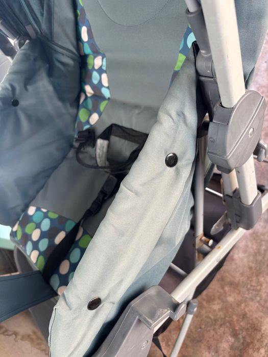 Коляска целая, но выгорел цвет