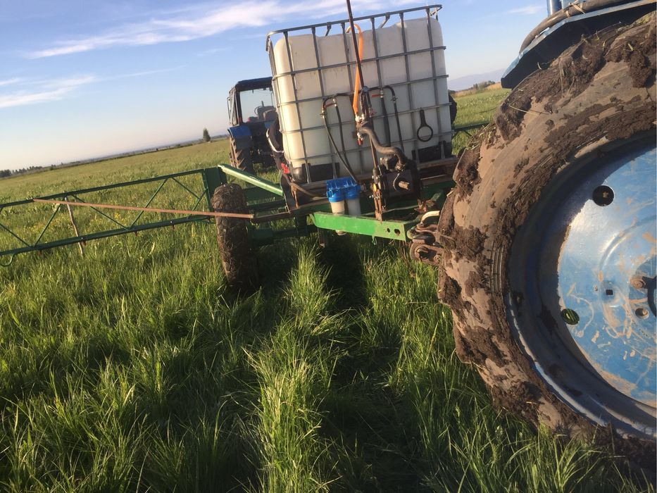 Продается прицепной опрыскиватель (1000 л)