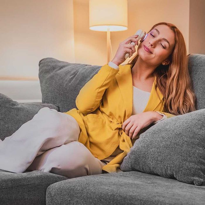 Устройство за масаж на лице Cecotec Bamba Facecare Lightsonic EMS